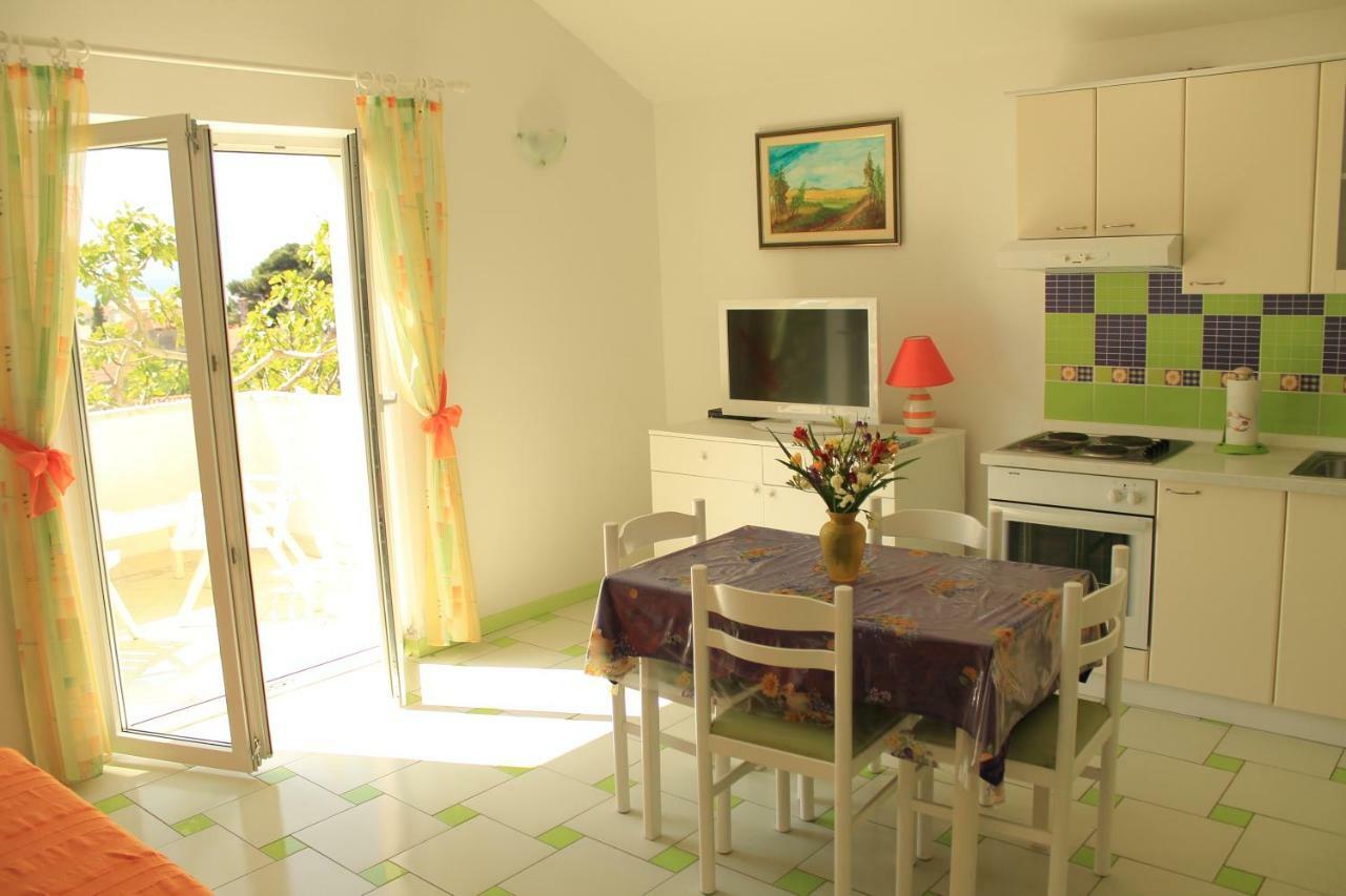 Apartments Nejasmic - Little House For Peaceful And Domestic Vacation Bol Esterno foto